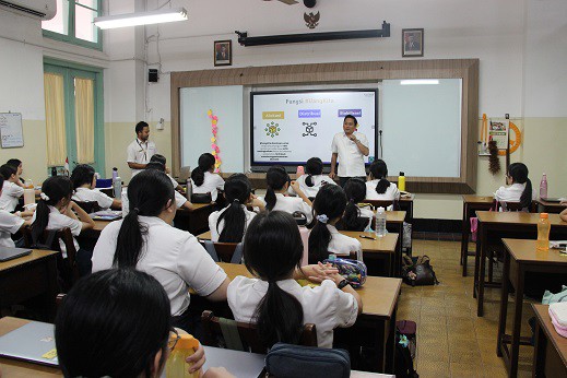 Program Kemenkeu Mengajar di SMP Santa Ursula Jakarta