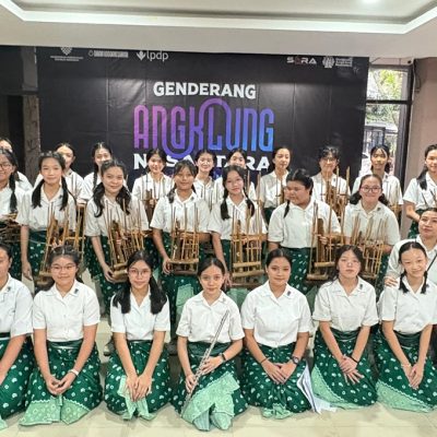 lomba angklung di Institut Seni Budaya Indonesia, Bandung.