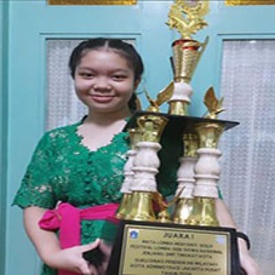 Proficiat sudah meraih JUARA 1 Mata Lomba MENYANYI SOLO (FLS2N) SMP Tingkat Kota